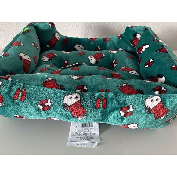 Peanuts Snoopy Small Dog Cat Pet Cozy Cuddler Bed Christmas Holiday Green NEW - Picture 8 of 15